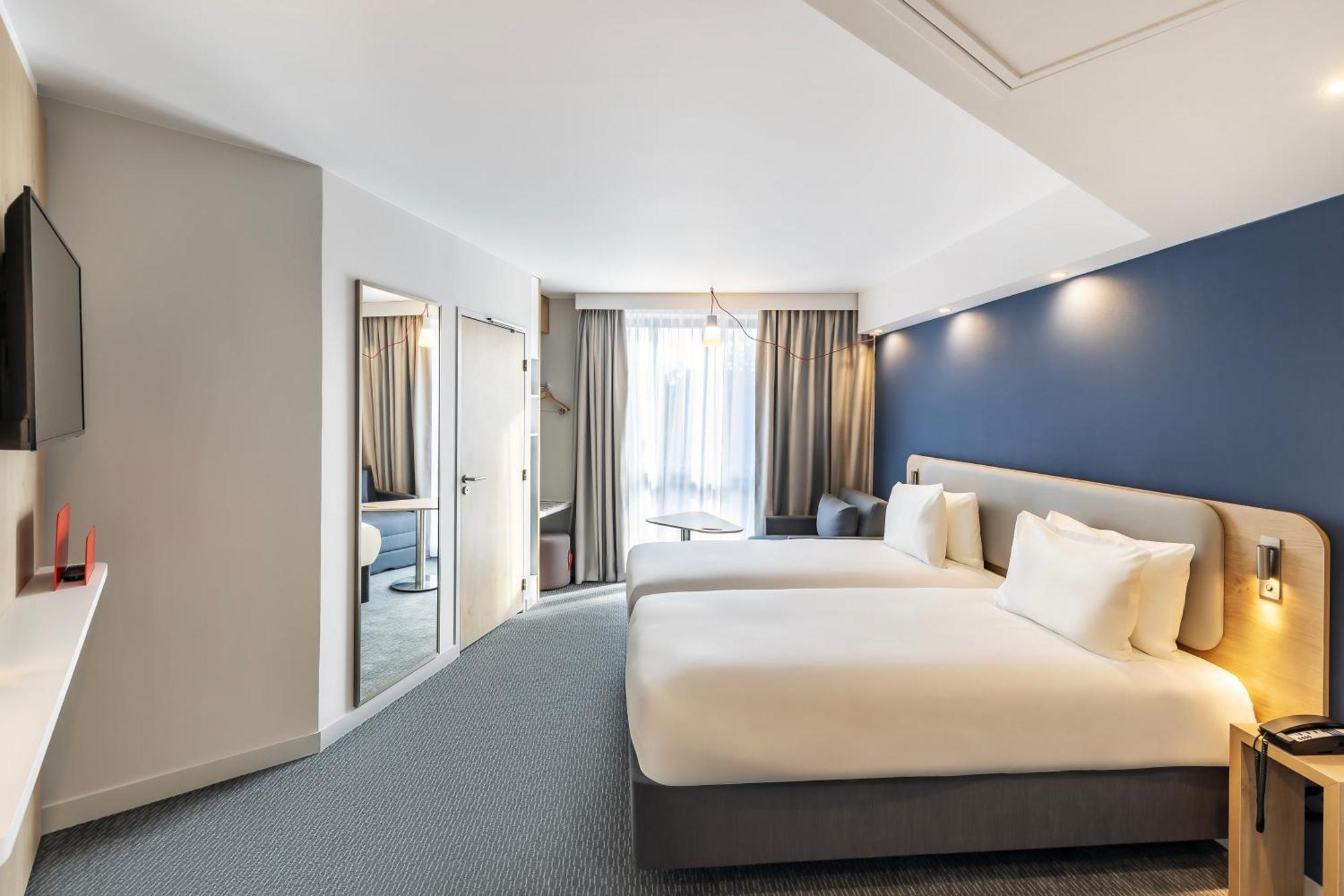 Holiday Inn Express Paris - Poissy By Ihg מראה חיצוני תמונה