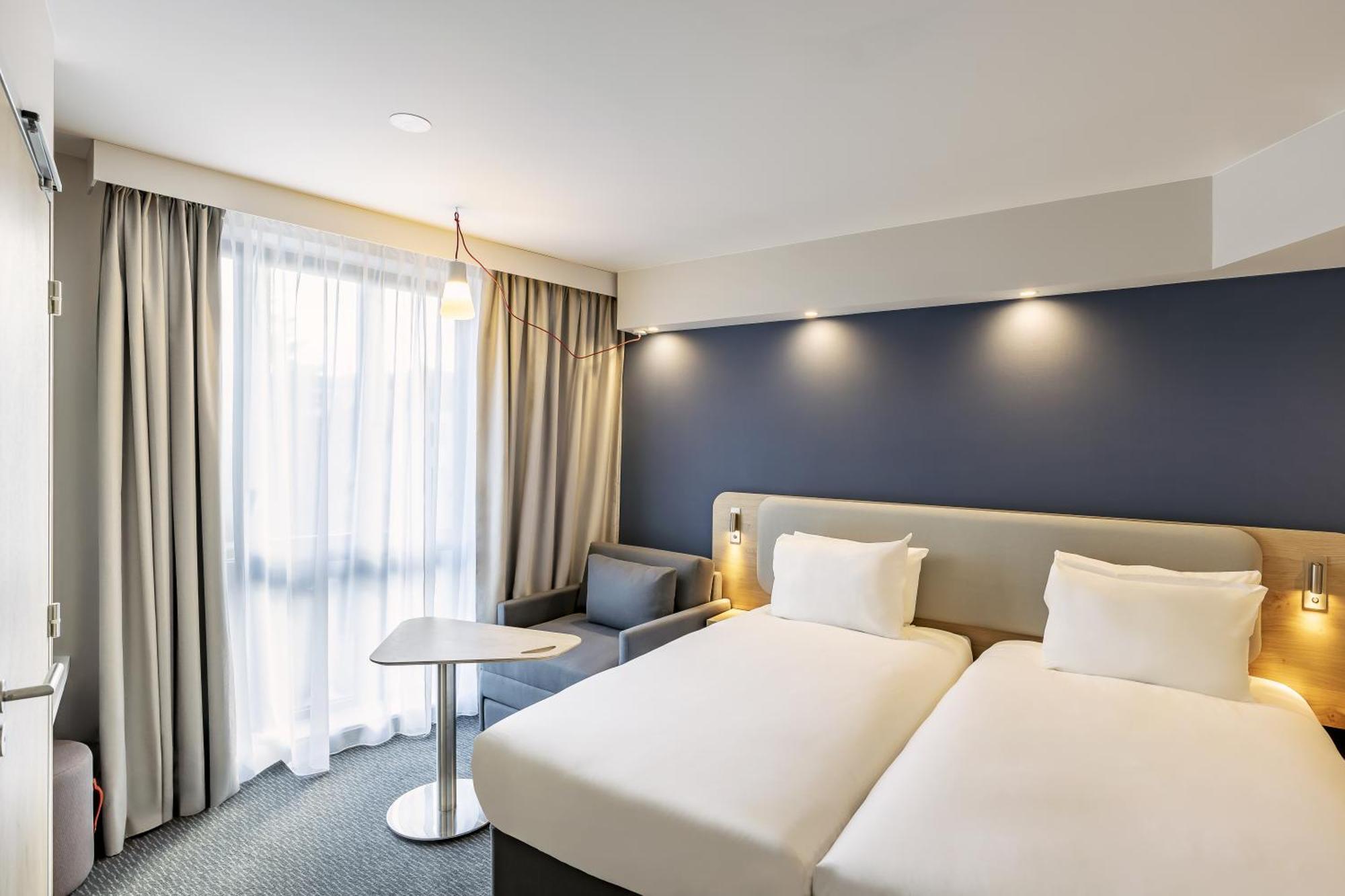 Holiday Inn Express Paris - Poissy By Ihg מראה חיצוני תמונה