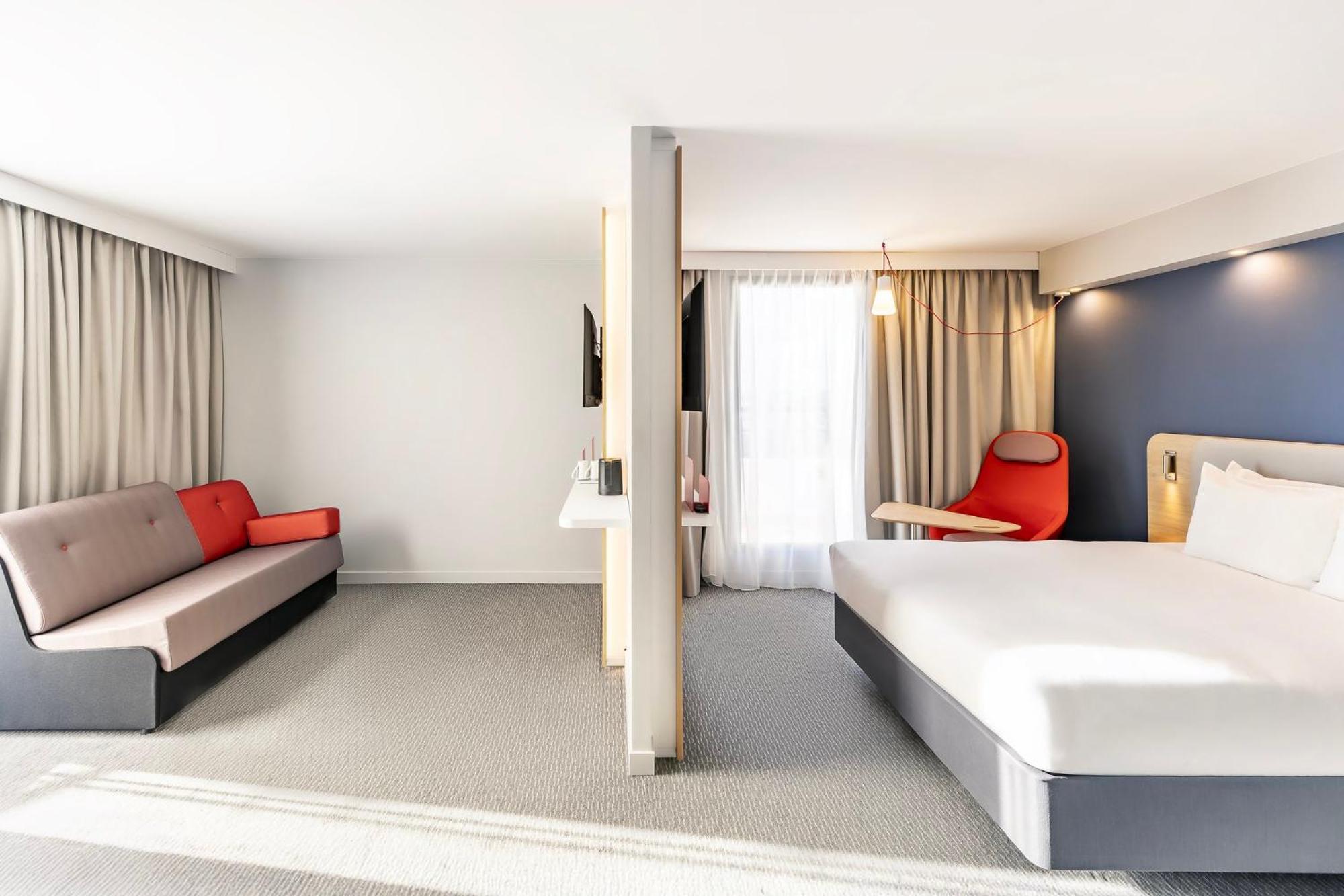 Holiday Inn Express Paris - Poissy By Ihg מראה חיצוני תמונה