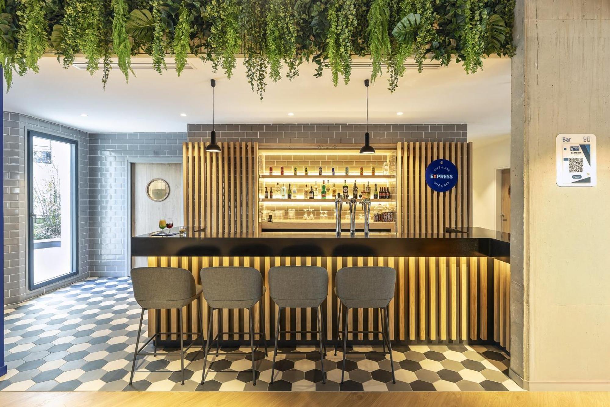 Holiday Inn Express Paris - Poissy By Ihg מראה חיצוני תמונה