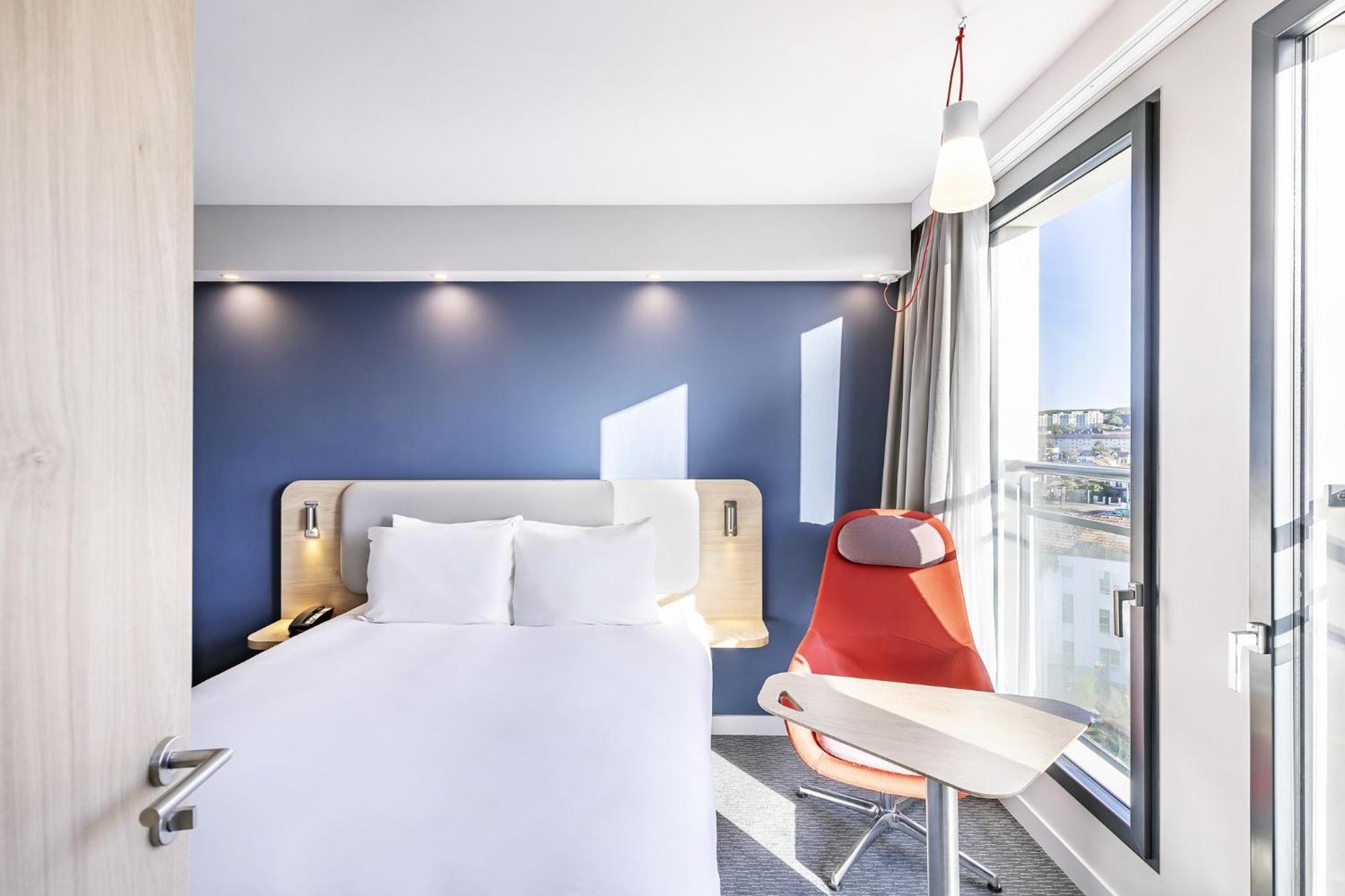 Holiday Inn Express Paris - Poissy By Ihg מראה חיצוני תמונה
