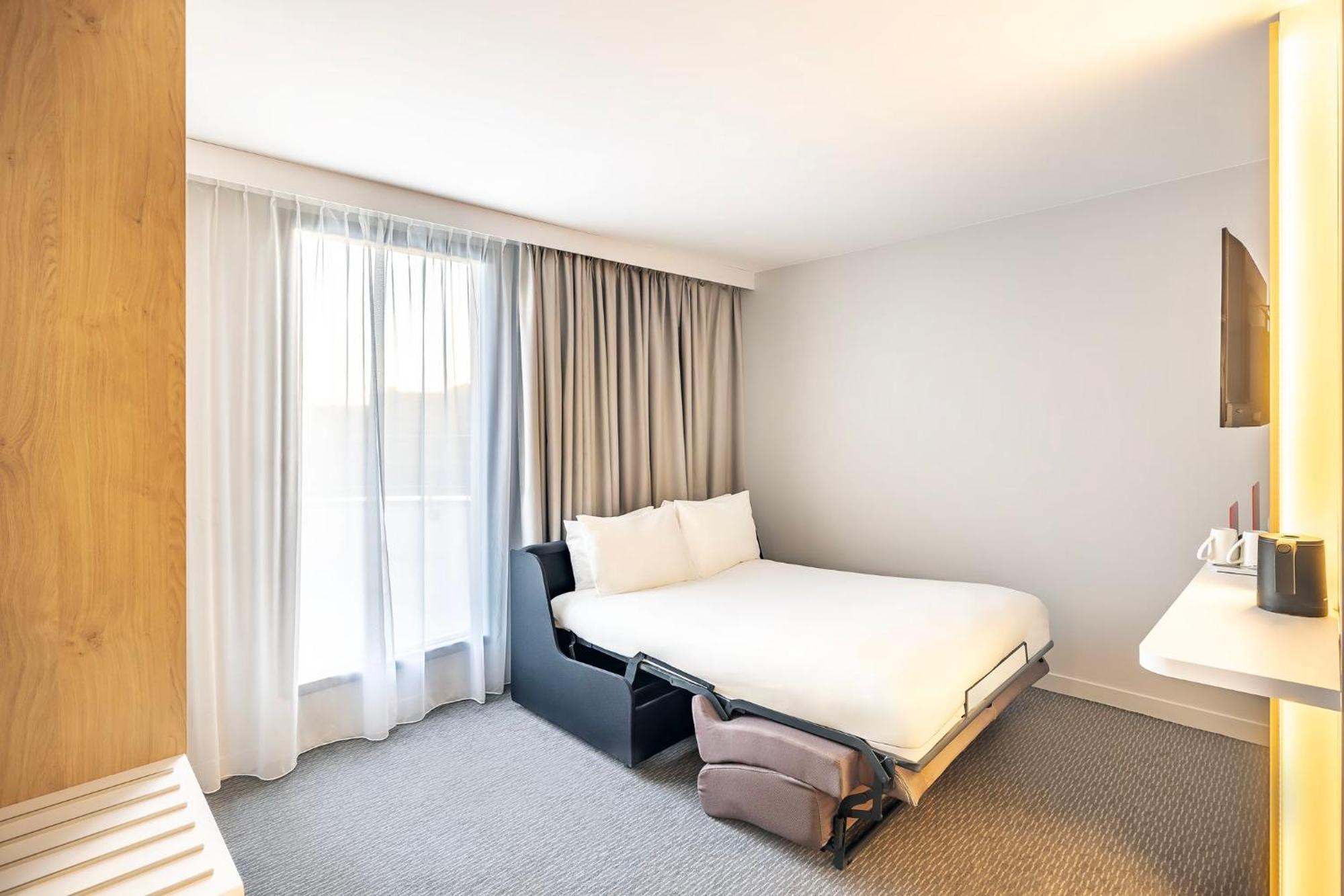 Holiday Inn Express Paris - Poissy By Ihg מראה חיצוני תמונה